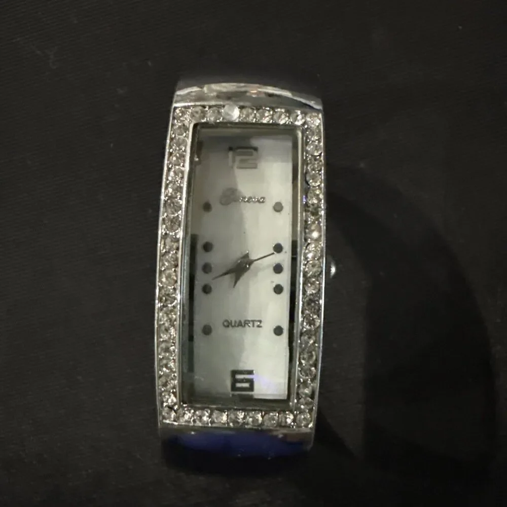 Vintage Geneva Watch Womens Silver Tone Stainless Steel Classic Quartz Dial